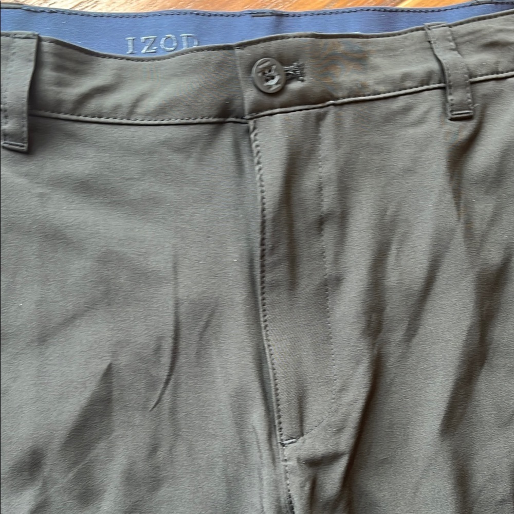NEW IZOD Men's Black Cargo Shorts - Size 36 - Picture 6 of 10